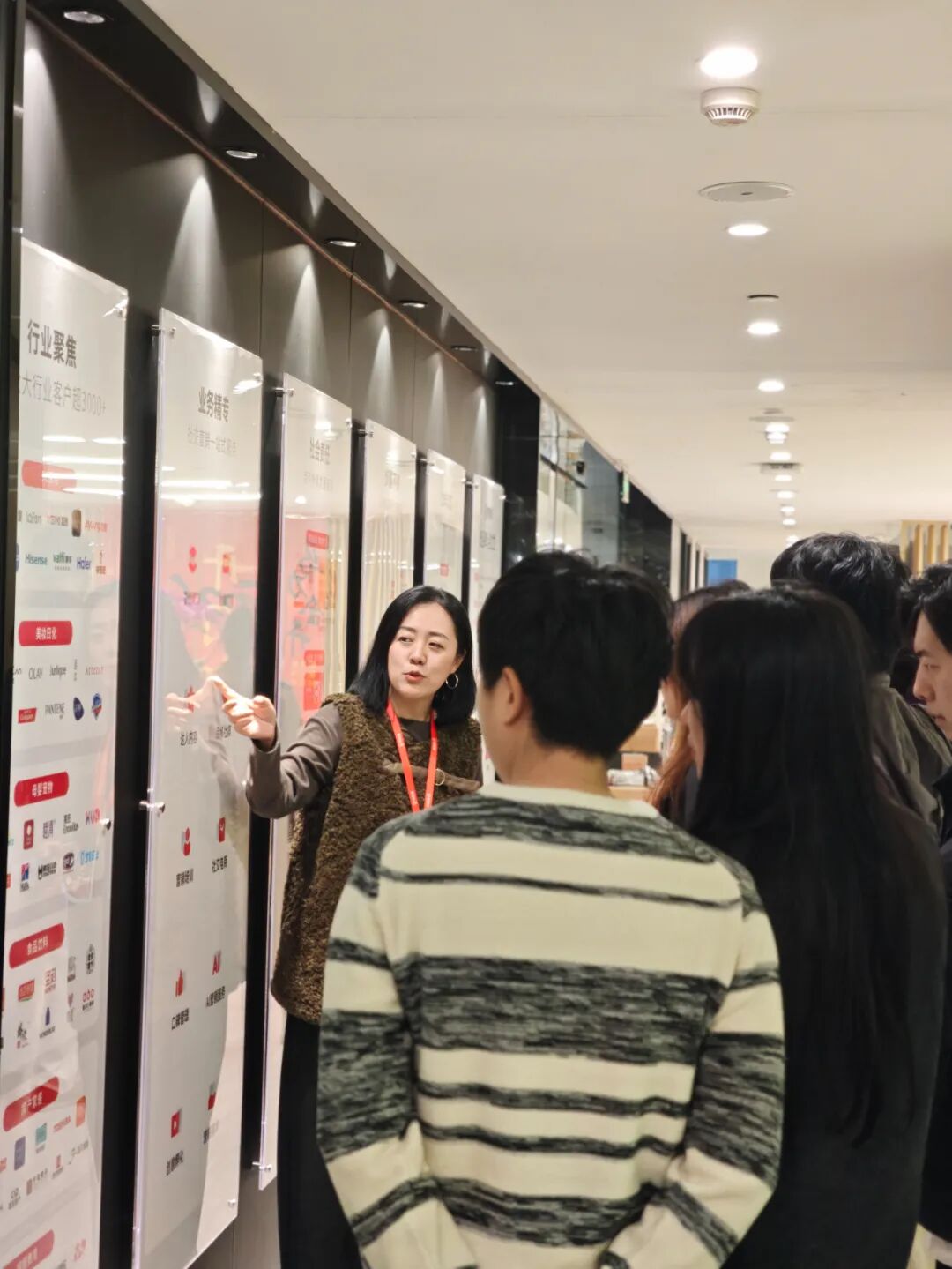 请点击图片添加标签